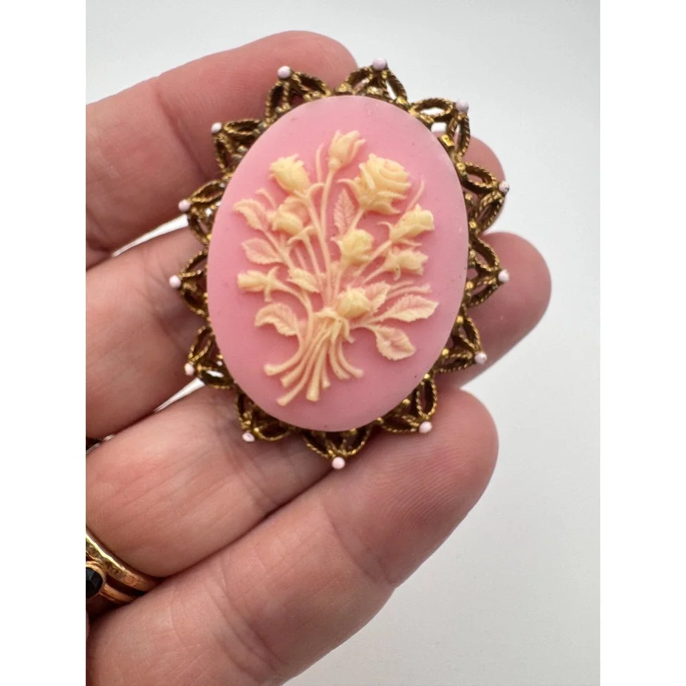 Vintage Floral Cameo Brooch Pink Victorian Revival Rose Bouquet Gold Tone - Picture 5 of 6